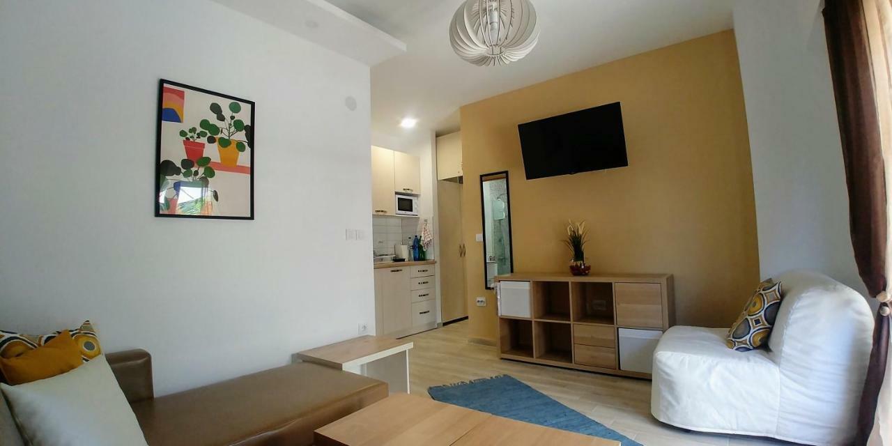 Mago Apartments Nea Kallikrateia Exterior photo